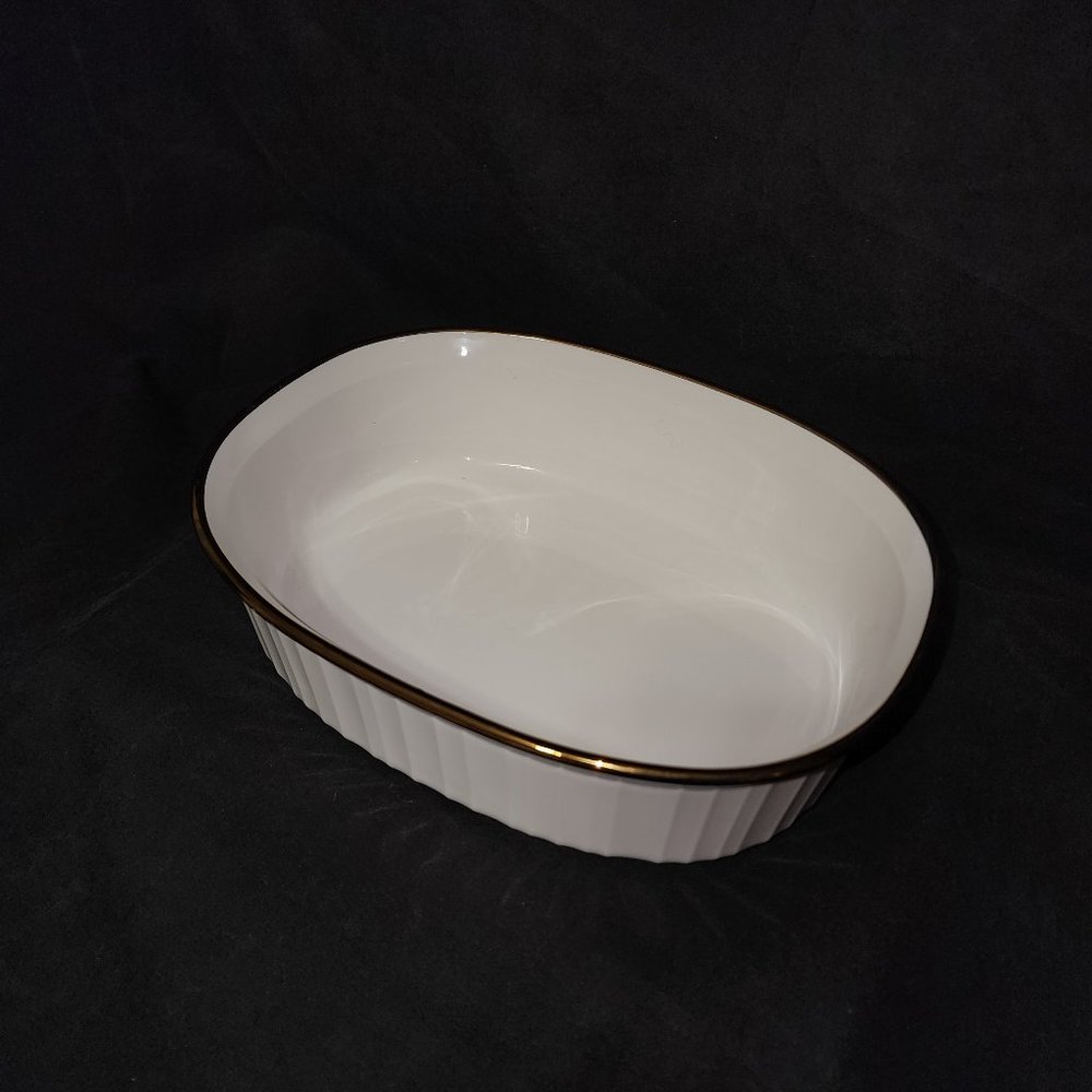 Classic Corningware 1.8 Liter Gold Trim Casserole Dish